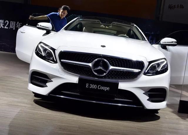2019款奔驰e200敞篷跑车价格 风骚红现车