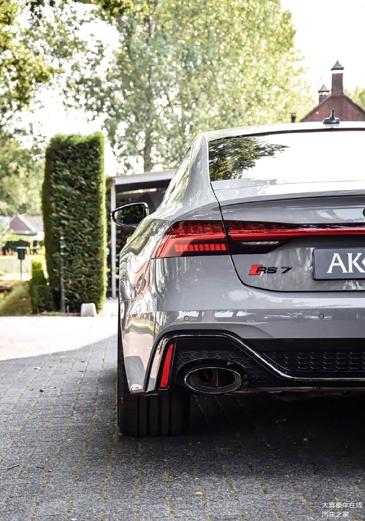 超强的运动性能范水泥灰奥迪rs7实车真香