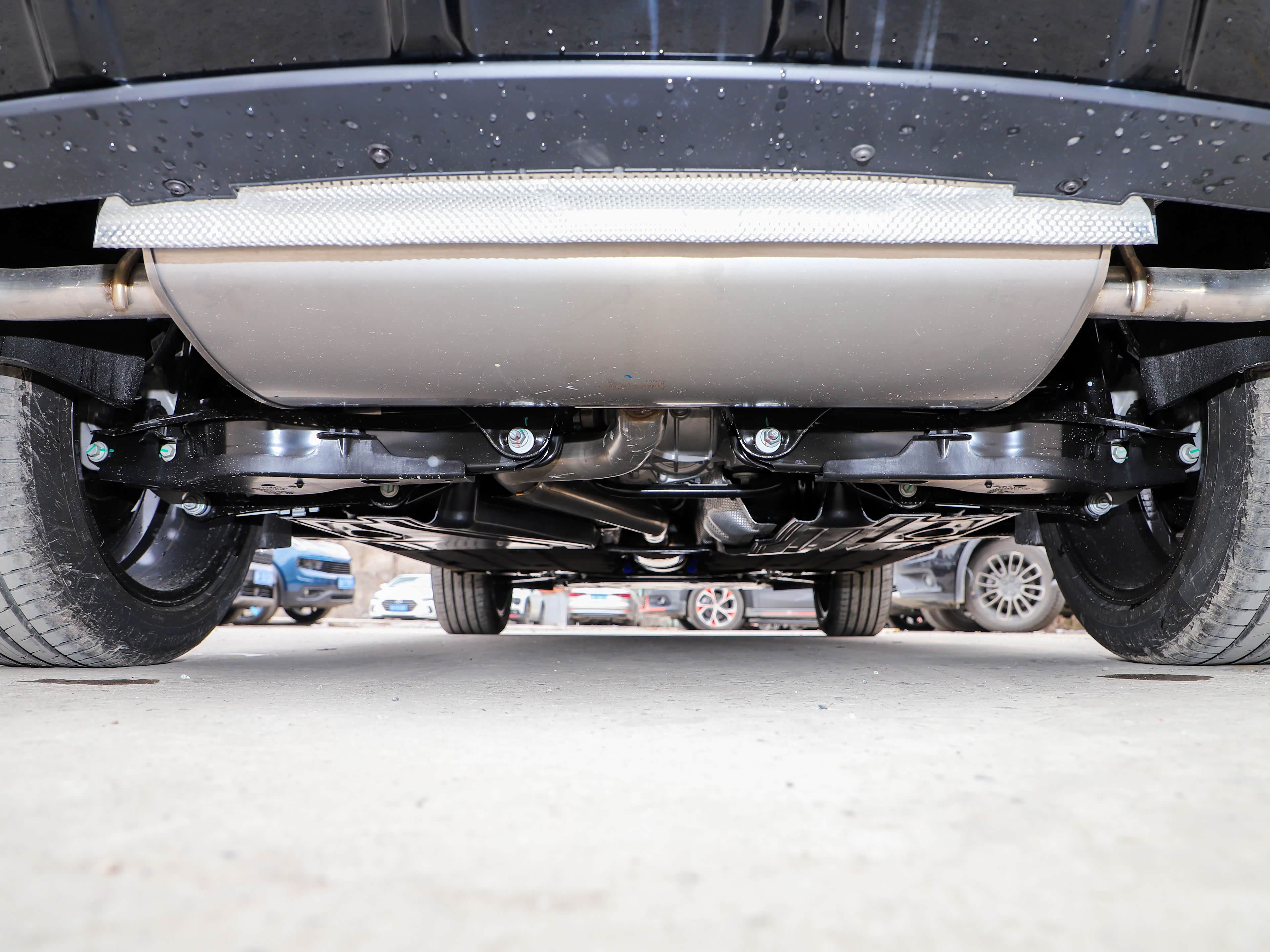 打破合资屏障,年轻人首选自主suv——领克01