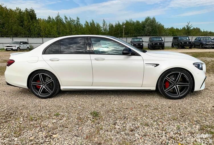 amg e63 s海外白色实车!优雅运动完美结合!