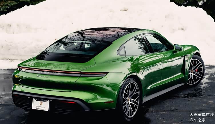 曼巴绿保时捷taycan4s运动大气的风格档次真高