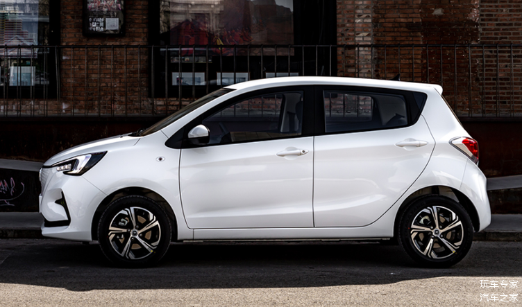 98万元 大空间 长安奔奔e-star国民版可以胜出吗?