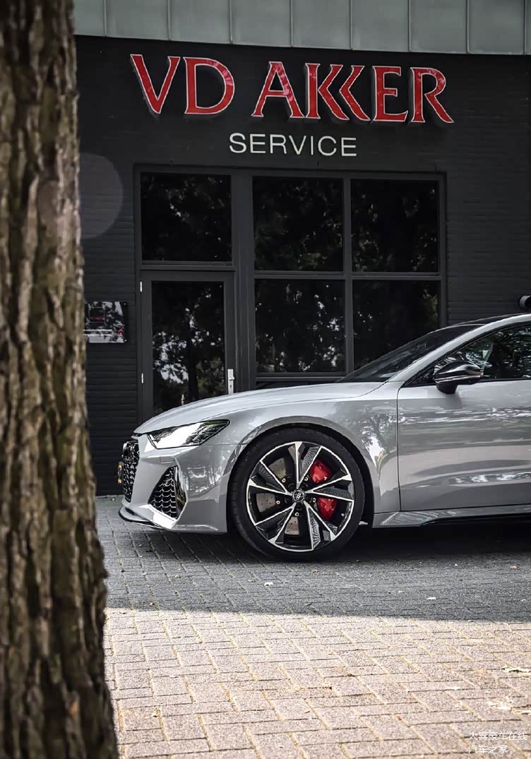 超强的运动性能范水泥灰奥迪rs7实车真香