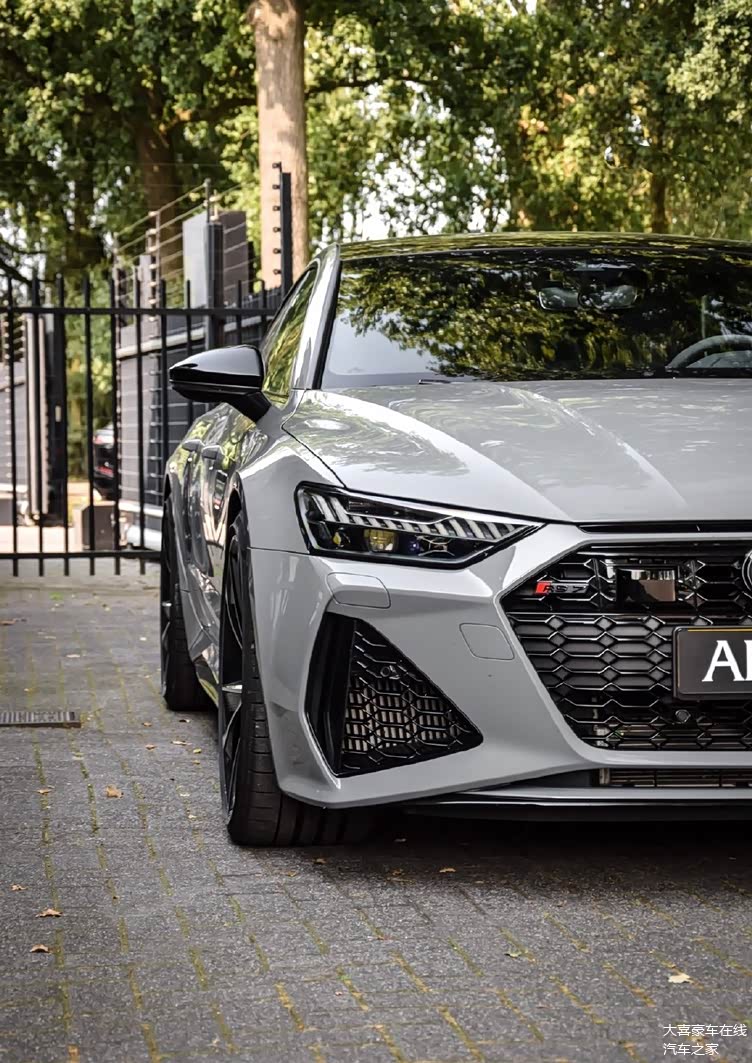 超强的运动性能范水泥灰奥迪rs7实车真香