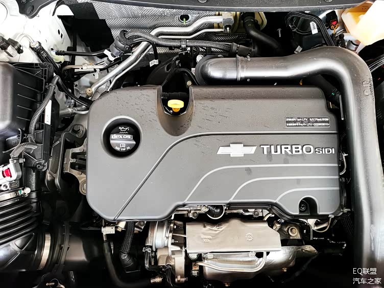 这回改款的新探界者发动机在造型上看并无大的变化