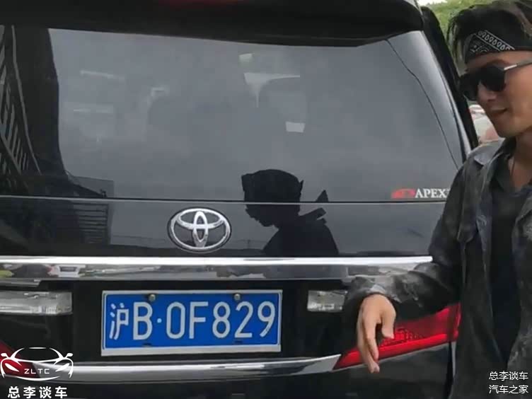 谢霆锋在上海的座驾牌照价值十几万车牌曾让网友误会