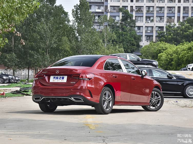 奔驰a级1.3t低功版该如何选?就冲一点,不推荐最低配