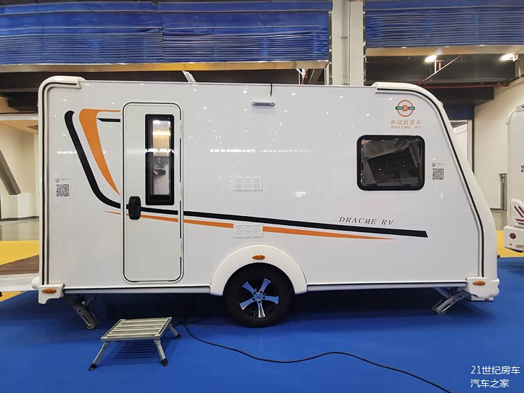 边钓鱼边品茶东润阿科米g4f拖挂房车开启惬意旅居生活