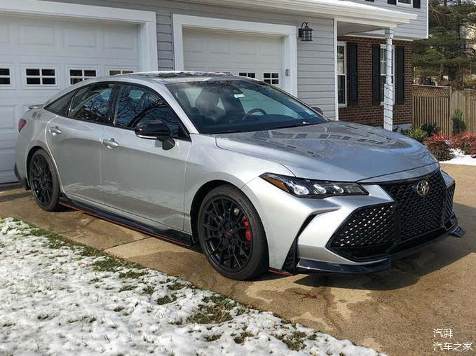 搭载熏黑性能套件,3.5l v6 8at,实拍丰田亚洲龙trd