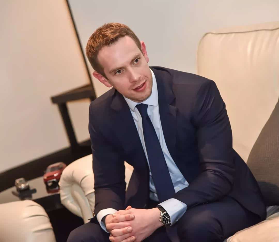 李大龙我很高兴回到中国希望为中国市场做贡献