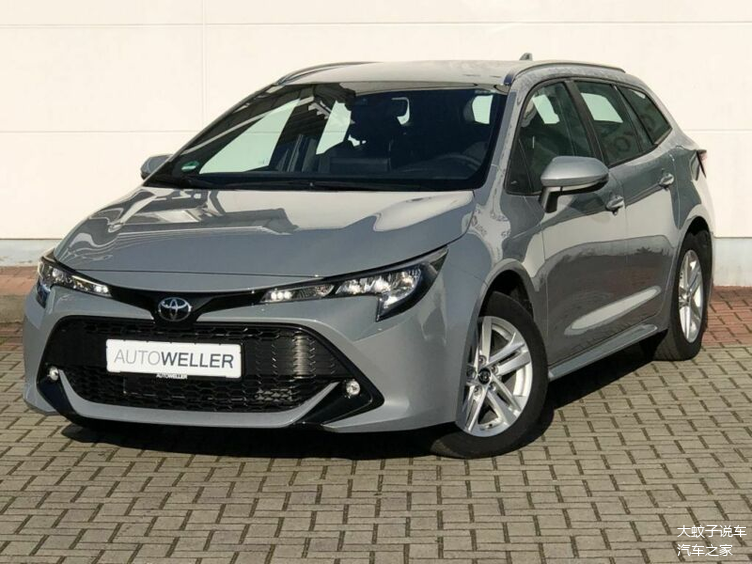 丰田卡罗拉旅行版,外观的设计非常漂亮,水泥灰涂装非常时尚