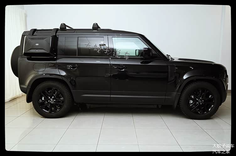 全新路虎卫士全黑涂装颜值气势不输奔驰g级网友太帅气了