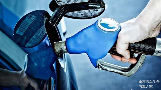 燃油车主不服油价包含养路费电动汽车一分钱养路费都不用交