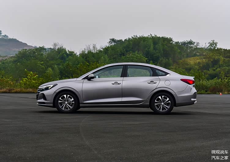 长安逸动plus,轴距2米7,1.4t爆158马力