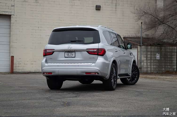 2021款英菲尼迪qx80锃光瓦亮的额头不再那么闪耀夺目