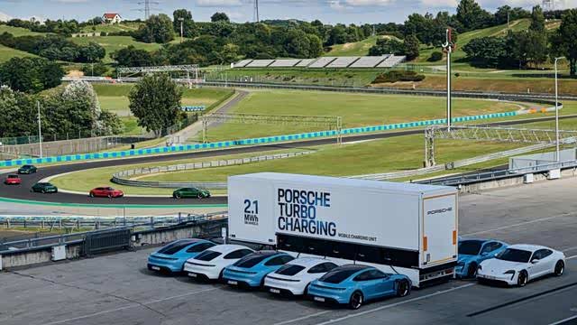 【保时捷推2.1兆瓦时移动充电卡车】