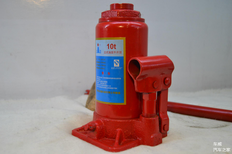 液压千斤顶工作原理3d视频 5