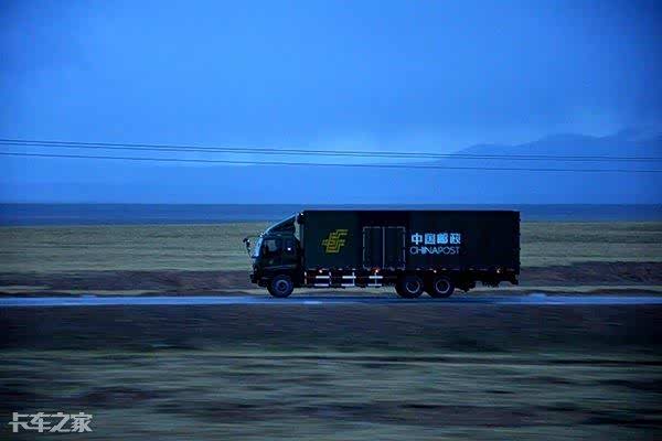 一个人一台车跑江湖,路上吃再多苦心里有家我