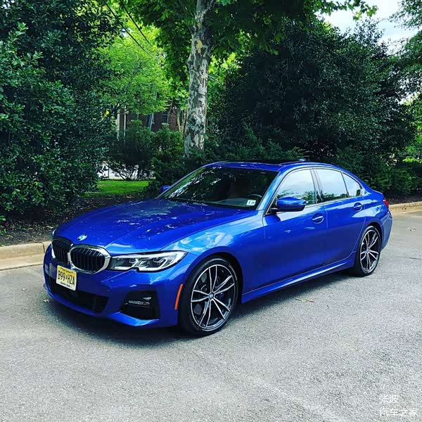 全新宝马330i海外实车街拍,蓝色的车身_车家号_发现车生活_汽车之家