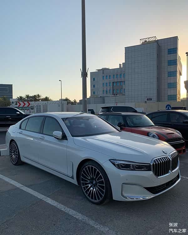 全新宝马740li海外实车,白色的车身涂_车家号_发现车生活_汽车之家