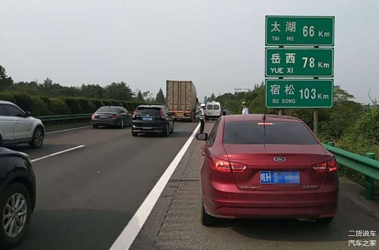 高速上让人恶心的现象已经开始整治车主早该这样了