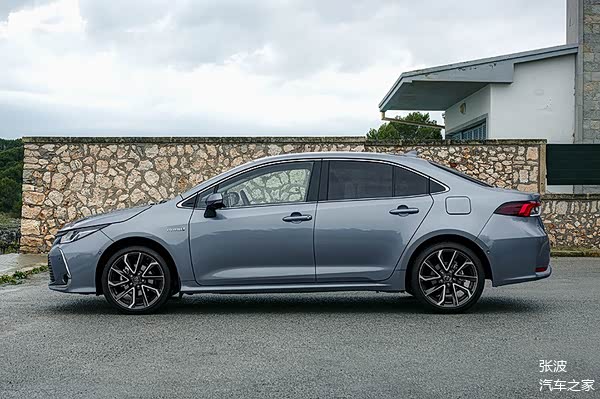 丰田卡罗拉hybrid海外版实车,前脸的_车家号_发现车生活_汽车之家